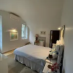 Lodge Chateau La Gineste - Castle And Vineyard *