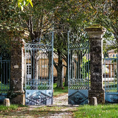 Chateau La Gineste - Castle And Vineyard 롯지 *