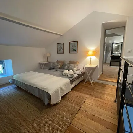 Chateau La Gineste - Castle And Vineyard *