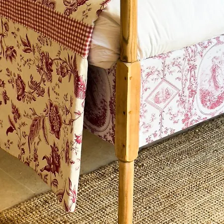 Chateau La Gineste - Castle And Vineyard Duravel