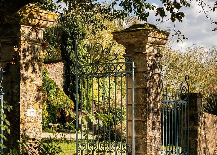 Chateau La Gineste - Castle And Vineyard * Duravel